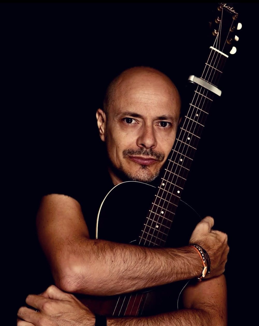 Victor Fiorilli – Bass, Gitarre